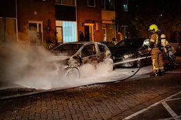 Auto door brand verwoest in Racinestraat