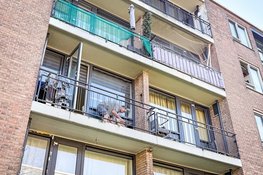 Woningbrand aan Leopardistraat in Rotterdam snel onder controle