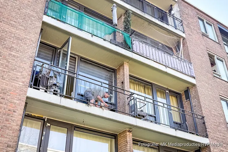 Woningbrand aan Leopardistraat in Rotterdam snel onder controle