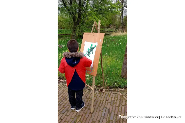 Lentefeest op Stadsboerderij De Molenwei belooft vrolijke middag voor iedereen.