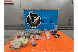 Douane vindt 365 kilo cocaïne verstopt in verhuisboedel, vier verdachten opgepakt
