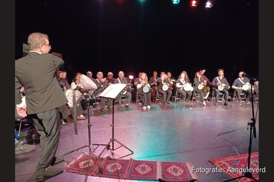 ‘Darboeka Therapie’ verovert volle zaal in Schiedam