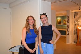 Drukbezochte opening van tentoonstelling Maassluis Tekent in Museum Maassluis